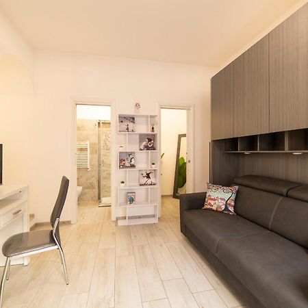 Smart Home - Trilocale Con Parcheggio Privato Řím Exteriér fotografie